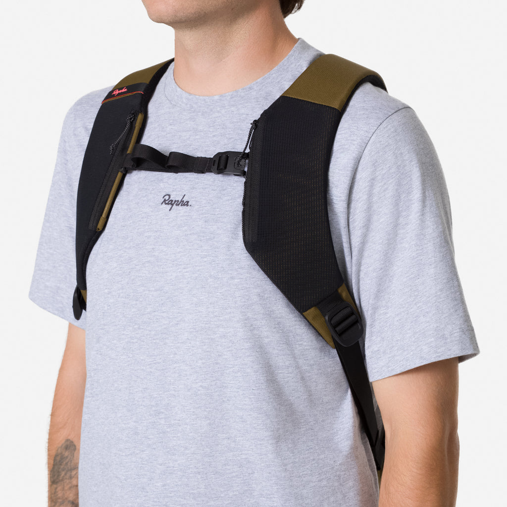 Domestique Backpack (16L) - Dark Olive/Carbon Grey